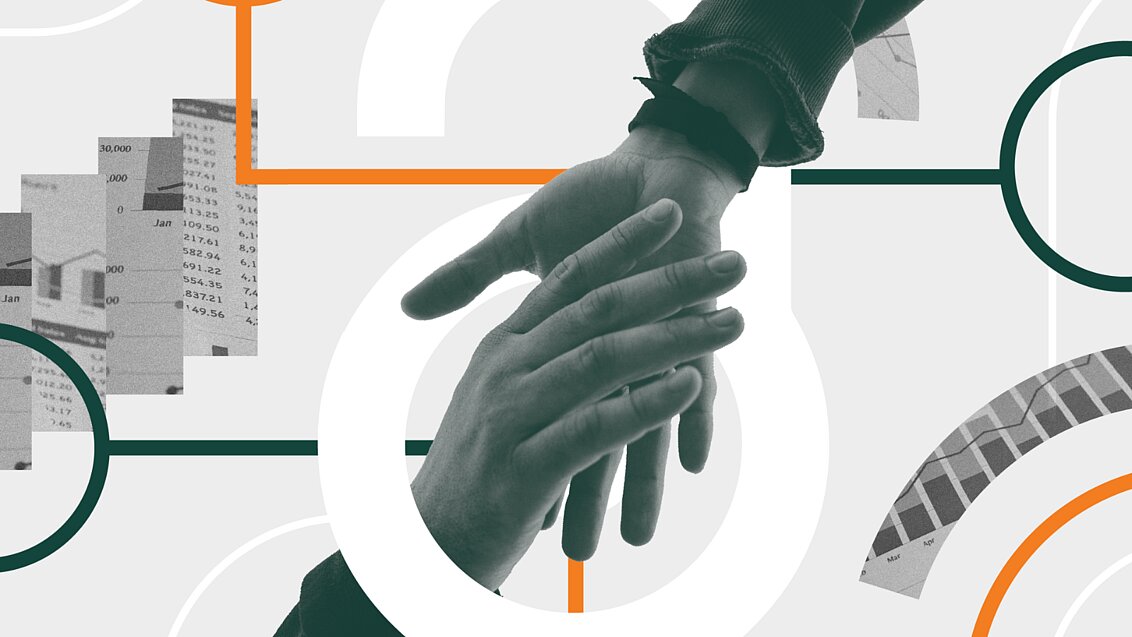 Czarnobiałe ujęcie dwóch dłoni w uścisku, w tle wzory Open Access w różnych kolorach.